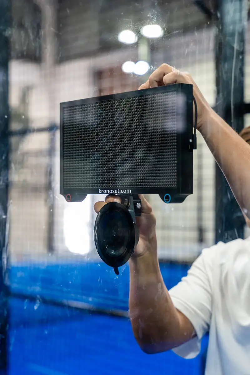 Kronoset in use on court